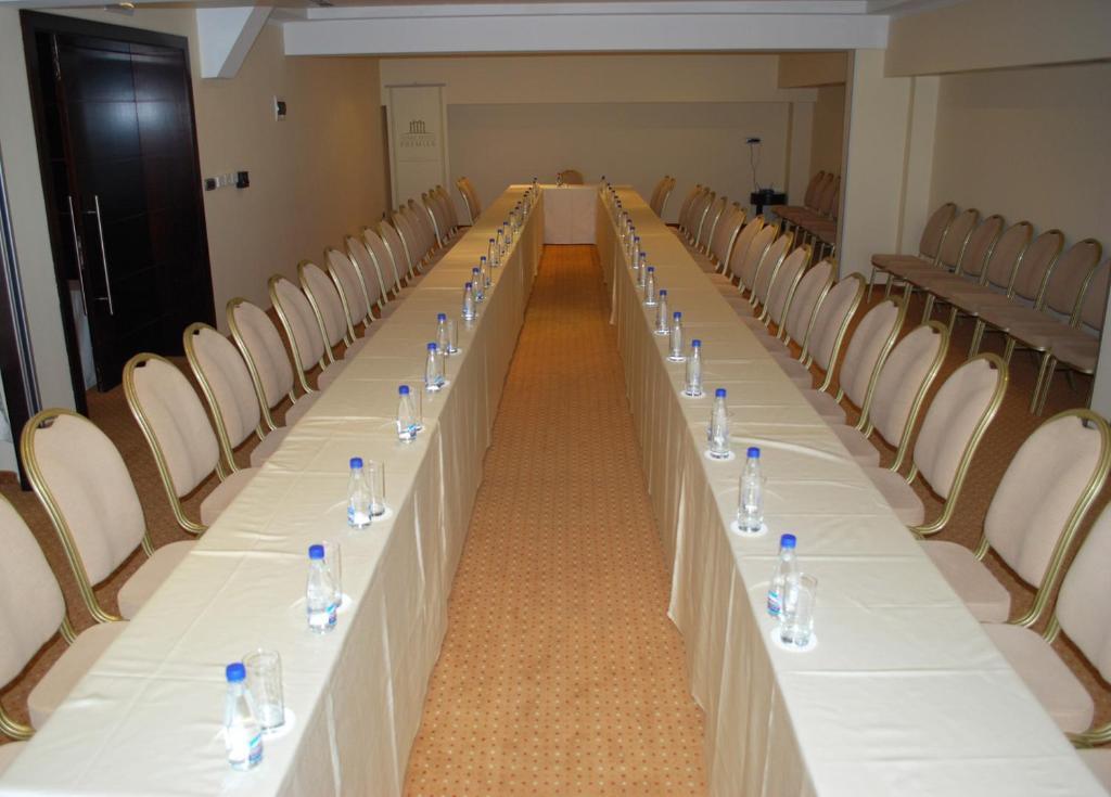 Aparthotel Premier Podgorica Negocio foto